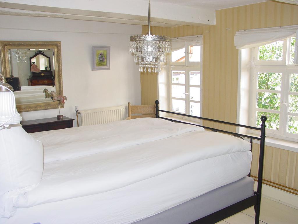Robert'S Bed & Breakfast Helmarshausen Extérieur photo