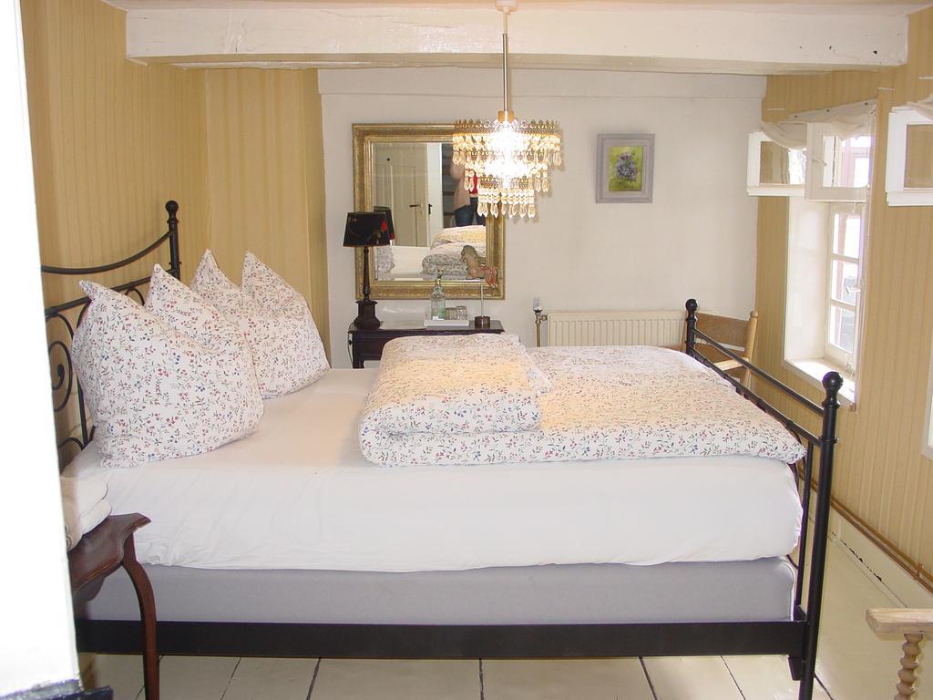 Robert'S Bed & Breakfast Helmarshausen Extérieur photo